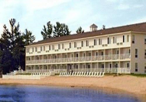 Bridge Vista Beach Hotel And Convention Center Mackinaw City Exteriér fotografie