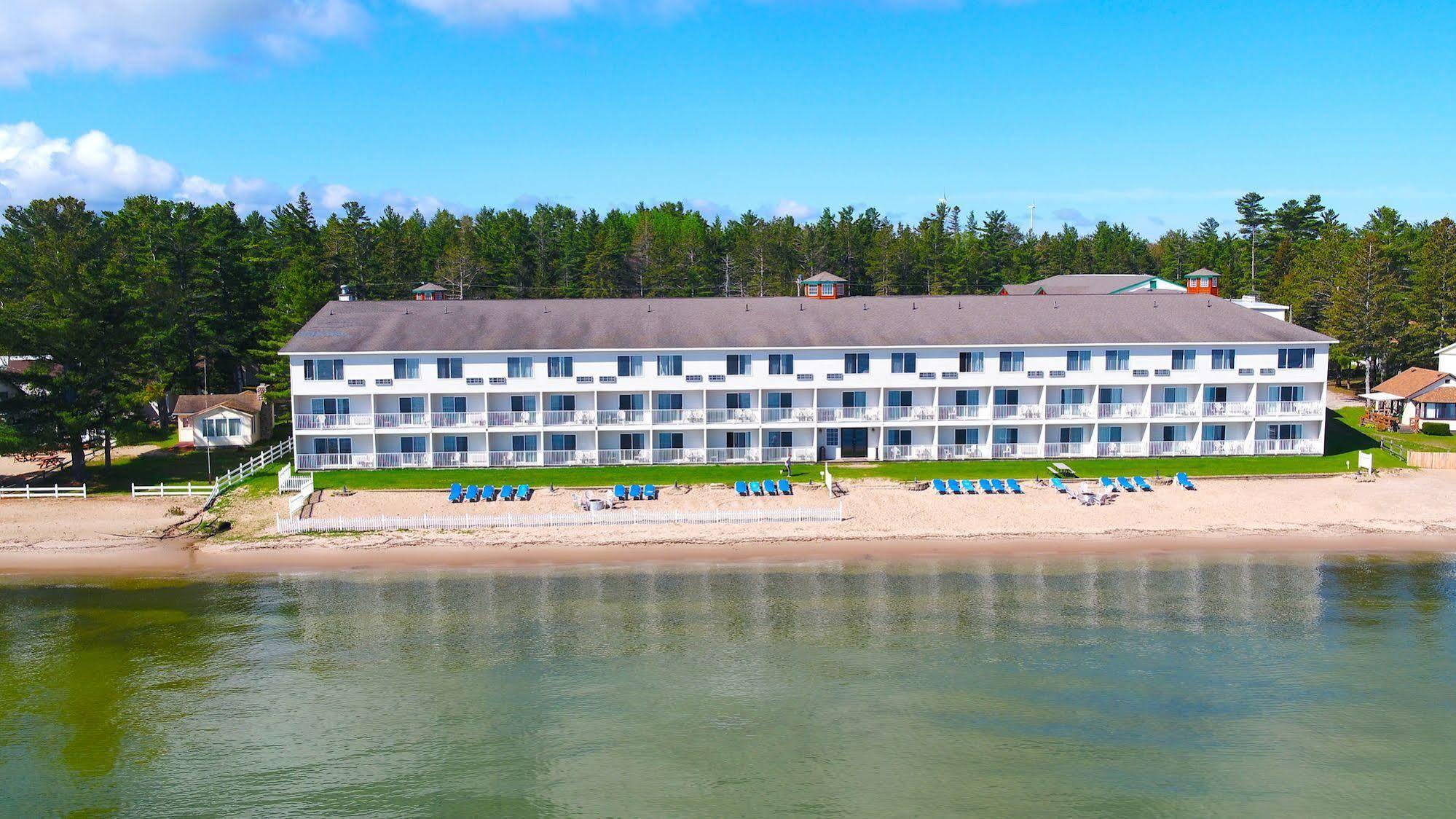 Bridge Vista Beach Hotel And Convention Center Mackinaw City Exteriér fotografie